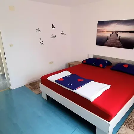 Ema & Sea Apartment's * Пула