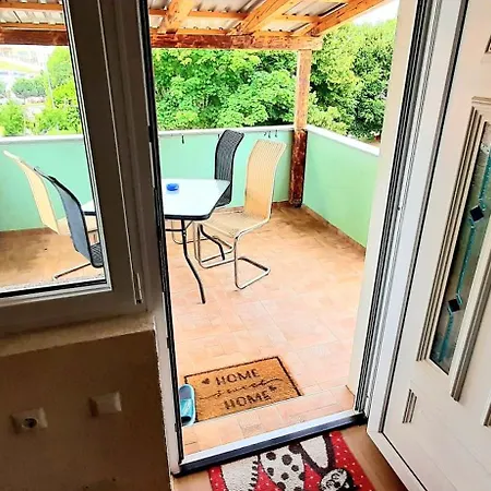 Ema & Sea Apartment's 公寓 *