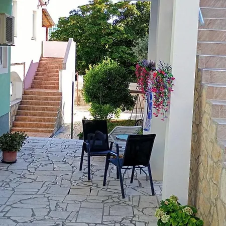 Ema & Sea Apartment's Апартаменти