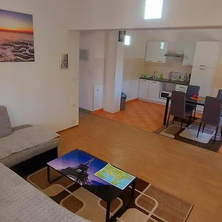 Ema & Sea Apartment's דירה *