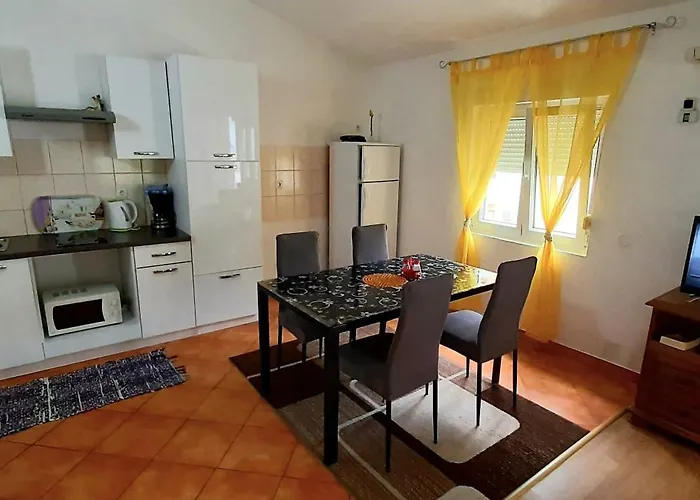 Appartement Ema & Sea Apartment's Pula